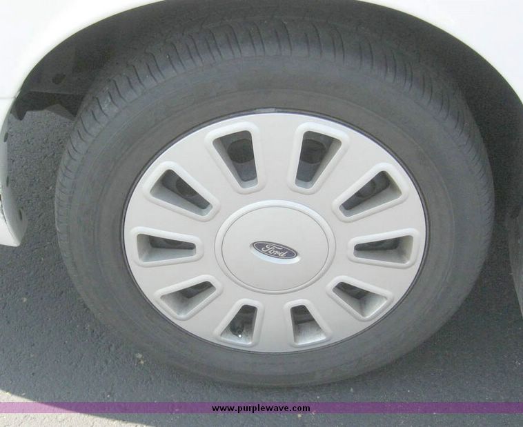 image for item 8182 2006 Ford Crown Victoria Police Interceptor