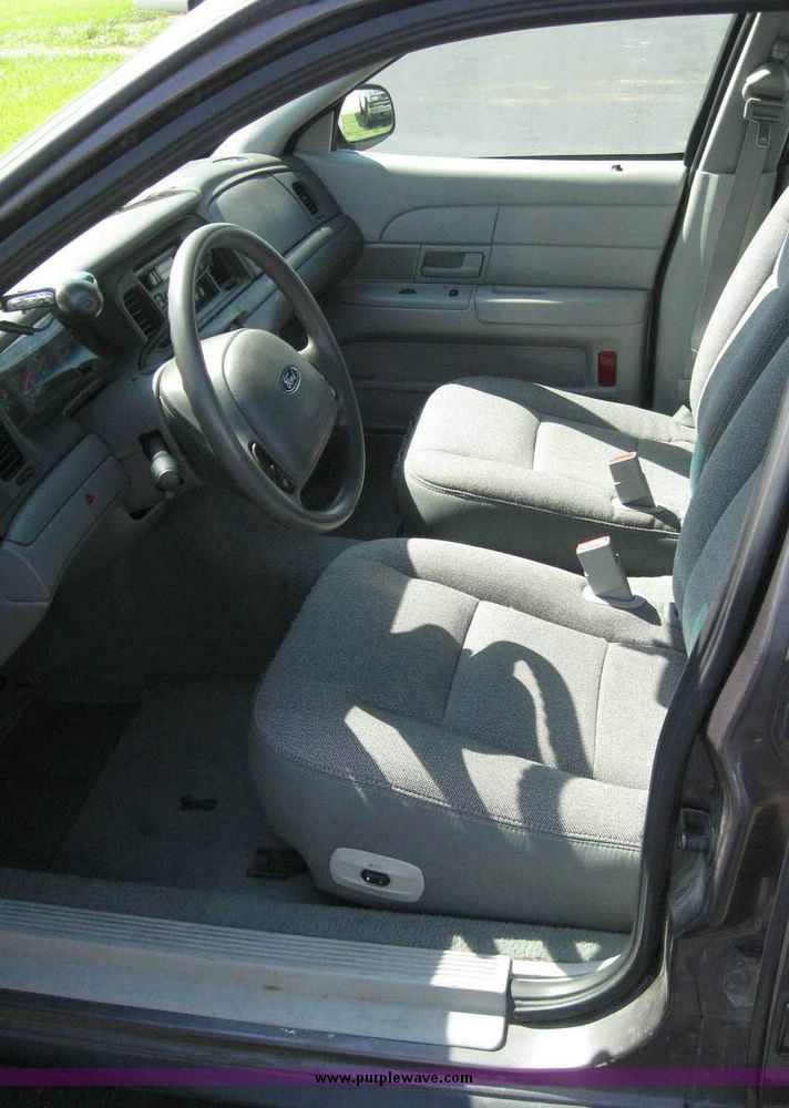image for item 8183 2003 Ford Crown Victoria Police Interceptor