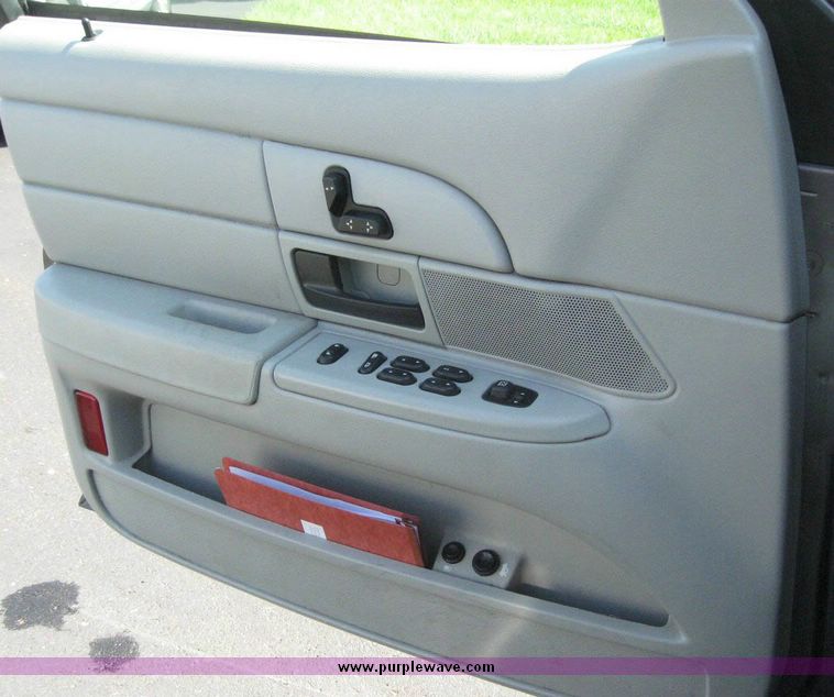 image for item 8183 2003 Ford Crown Victoria Police Interceptor