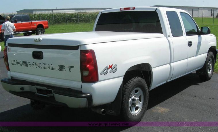 image for item 8185 2003 Chevrolet K1500 Silverado