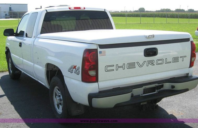 image for item 8185 2003 Chevrolet K1500 Silverado