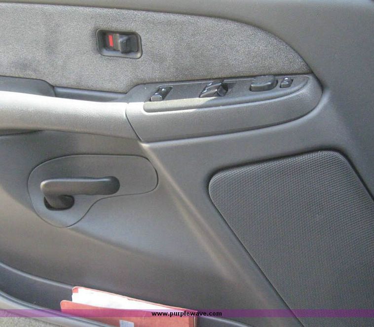 image for item 8185 2003 Chevrolet K1500 Silverado