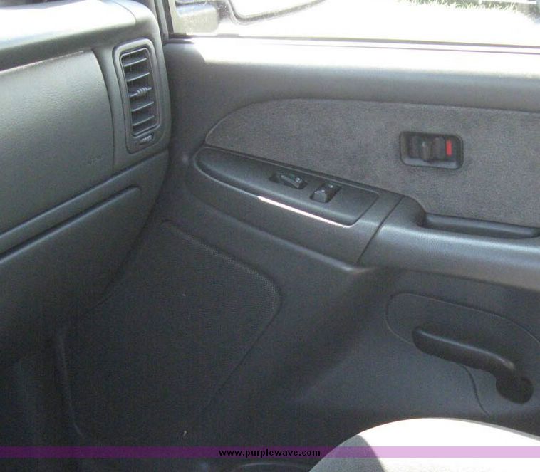 image for item 8185 2003 Chevrolet K1500 Silverado