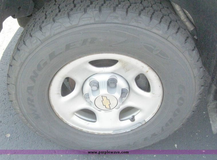 image for item 8185 2003 Chevrolet K1500 Silverado