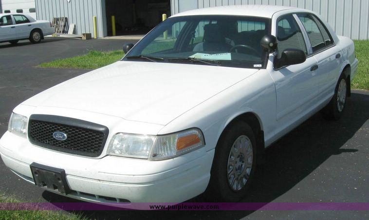 image for item 8186 2003 Ford Crown Victoria Police Interceptor