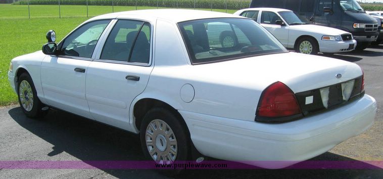 image for item 8186 2003 Ford Crown Victoria Police Interceptor