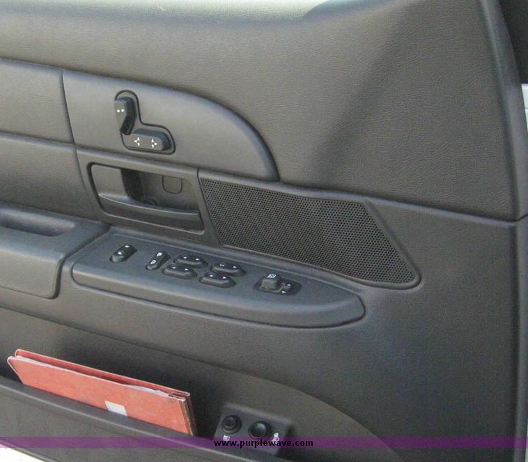 image for item 8186 2003 Ford Crown Victoria Police Interceptor