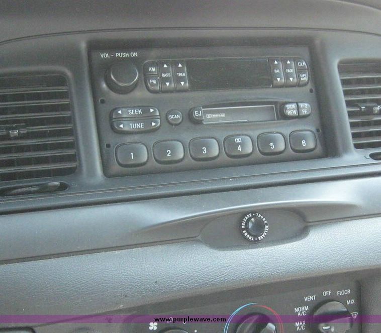 image for item 8186 2003 Ford Crown Victoria Police Interceptor