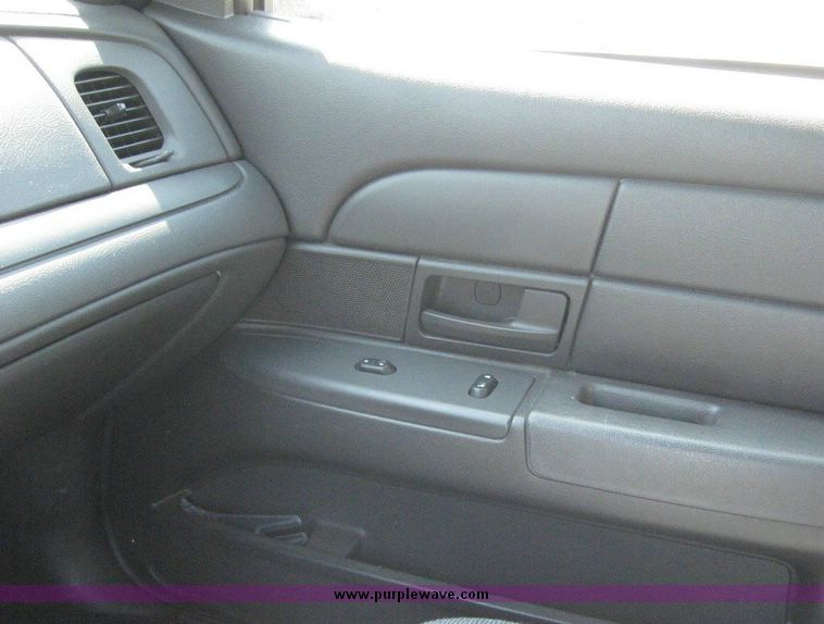 image for item 8186 2003 Ford Crown Victoria Police Interceptor