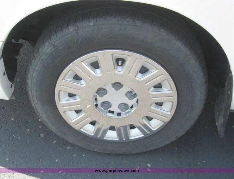 image for item 8186 2003 Ford Crown Victoria Police Interceptor