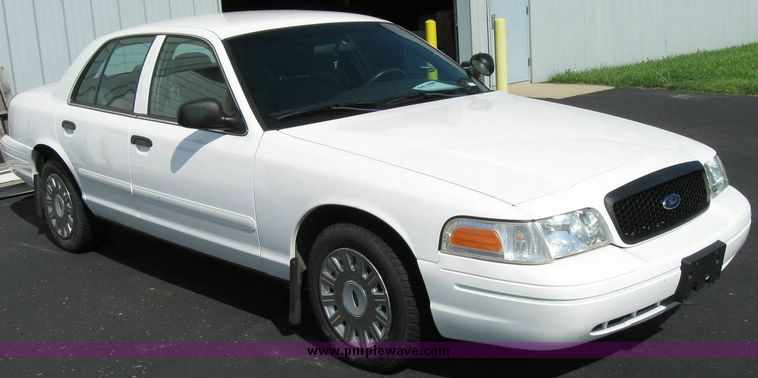image for item 8187 2004 Ford Crown Victoria Police Interceptor