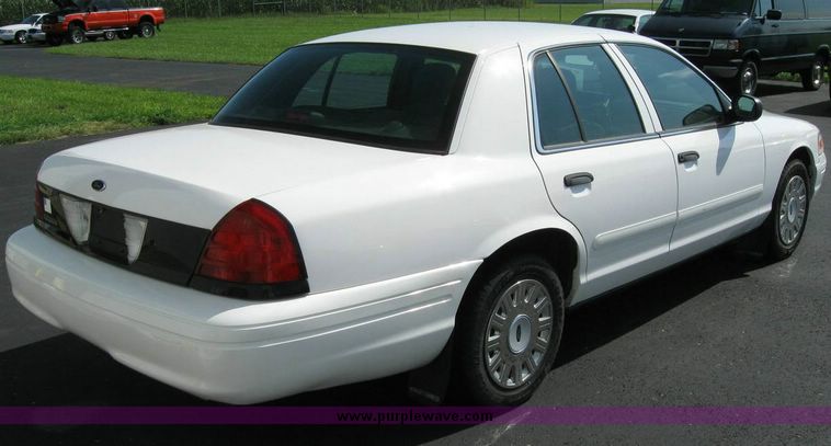 image for item 8187 2004 Ford Crown Victoria Police Interceptor