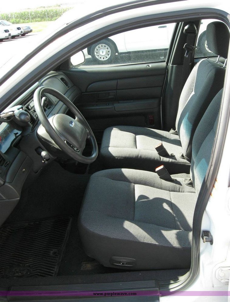 image for item 8187 2004 Ford Crown Victoria Police Interceptor