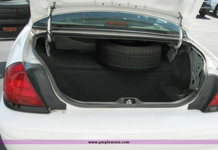 image for item 8187 2004 Ford Crown Victoria Police Interceptor