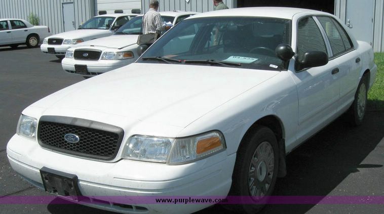 image for item 8188 2004 Ford Crown Victoria Police Interceptor
