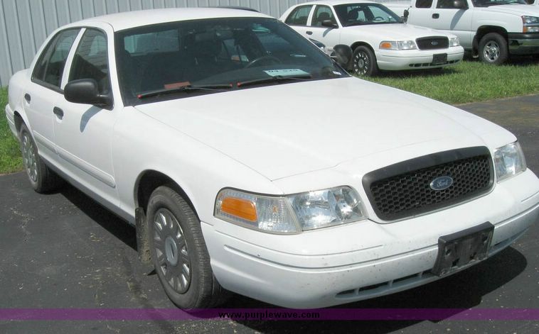 image for item 8188 2004 Ford Crown Victoria Police Interceptor