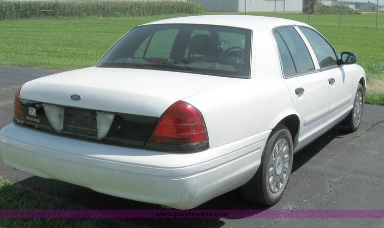 image for item 8188 2004 Ford Crown Victoria Police Interceptor