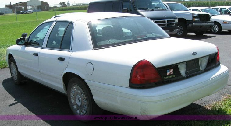 image for item 8188 2004 Ford Crown Victoria Police Interceptor