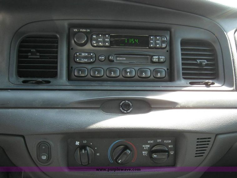 image for item 8188 2004 Ford Crown Victoria Police Interceptor