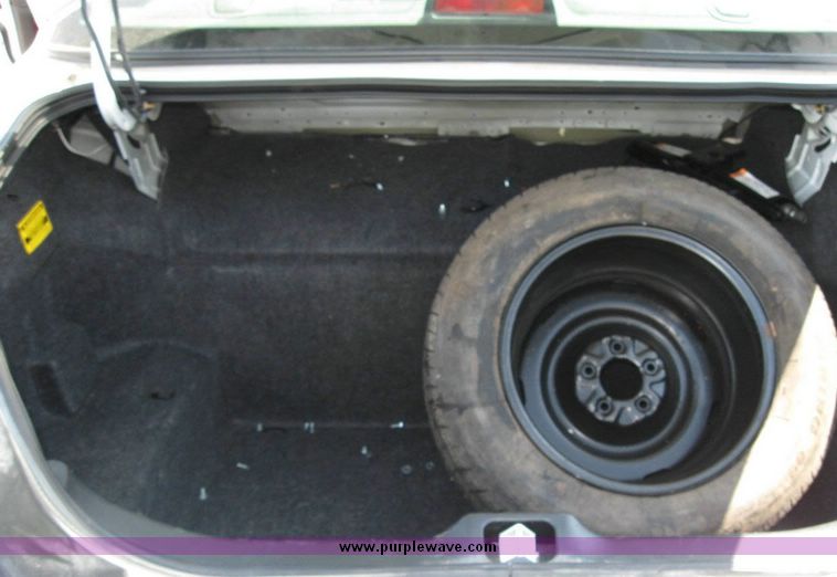 image for item 8188 2004 Ford Crown Victoria Police Interceptor