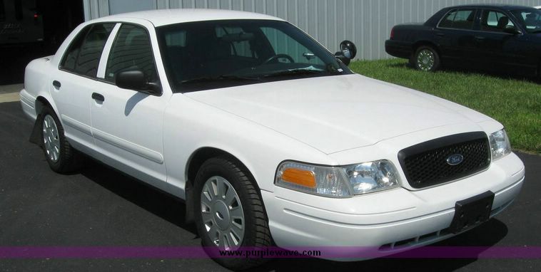 image for item 8189 2006 Ford Crown Victoria Police Interceptor