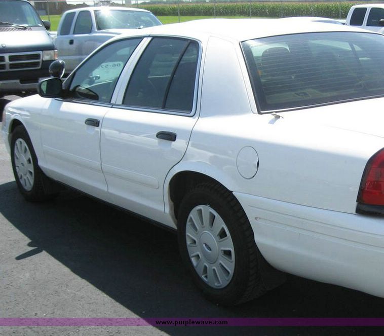 image for item 8189 2006 Ford Crown Victoria Police Interceptor