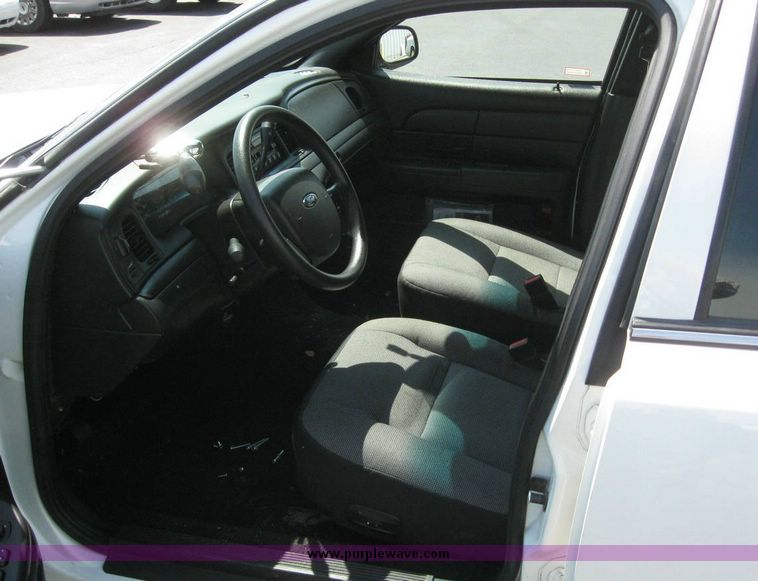 image for item 8189 2006 Ford Crown Victoria Police Interceptor