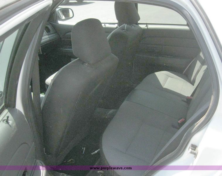 image for item 8189 2006 Ford Crown Victoria Police Interceptor