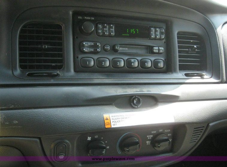 image for item 8189 2006 Ford Crown Victoria Police Interceptor