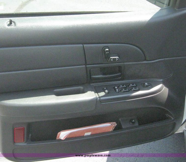 image for item 8189 2006 Ford Crown Victoria Police Interceptor