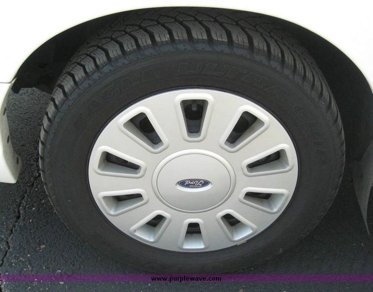 image for item 8189 2006 Ford Crown Victoria Police Interceptor