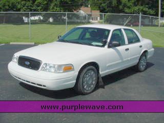 image for item 8190 2005 Ford Crown Victoria Police Interceptor