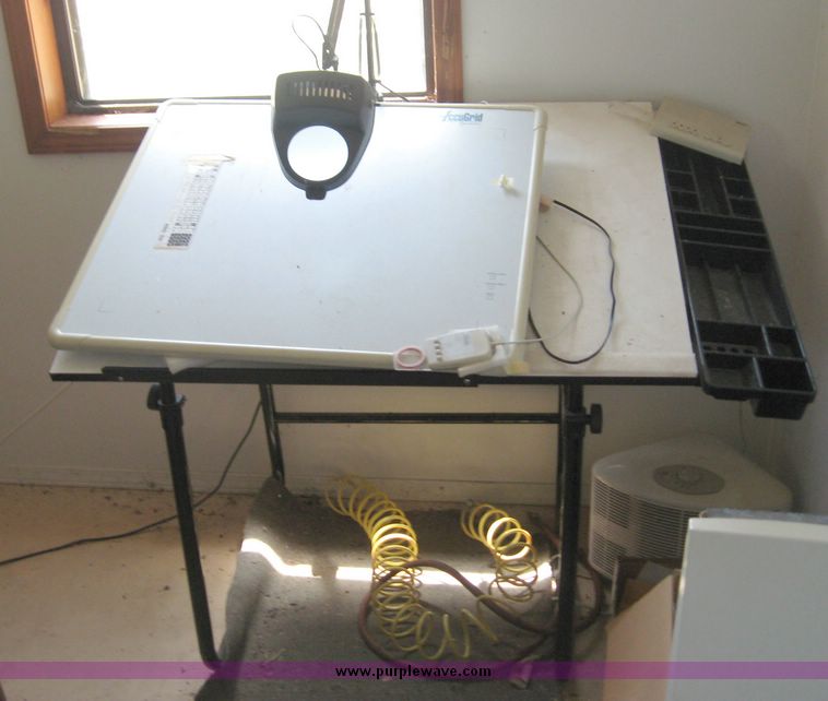 image for item 2668 Assorted office equipment