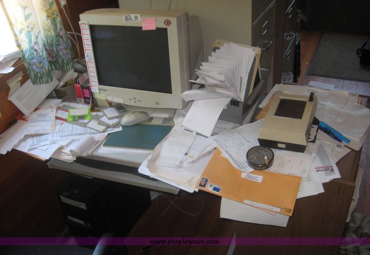 image for item 2678 Assorted office equipment