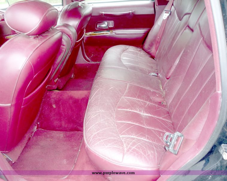 image for item 3657 1995 Lincoln Town Car Executive