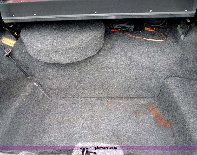 image for item 3657 1995 Lincoln Town Car Executive