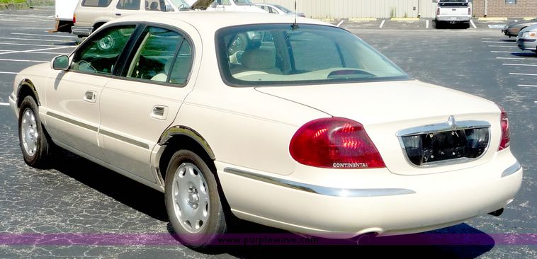image for item 3991 1998 Lincoln Continental