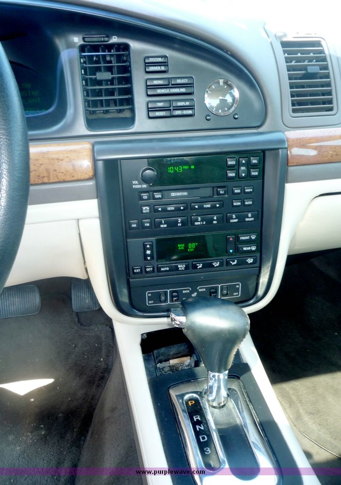 image for item 3991 1998 Lincoln Continental