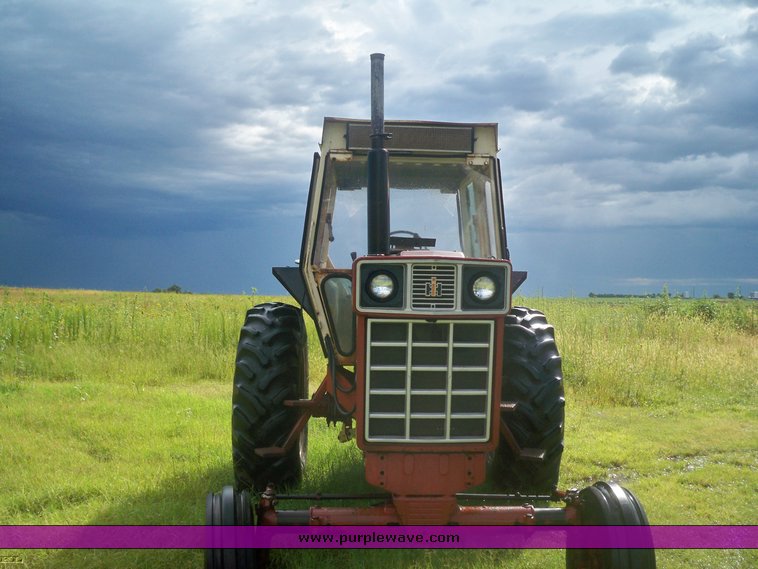 image for item 5747 Farmall International 766 tractor