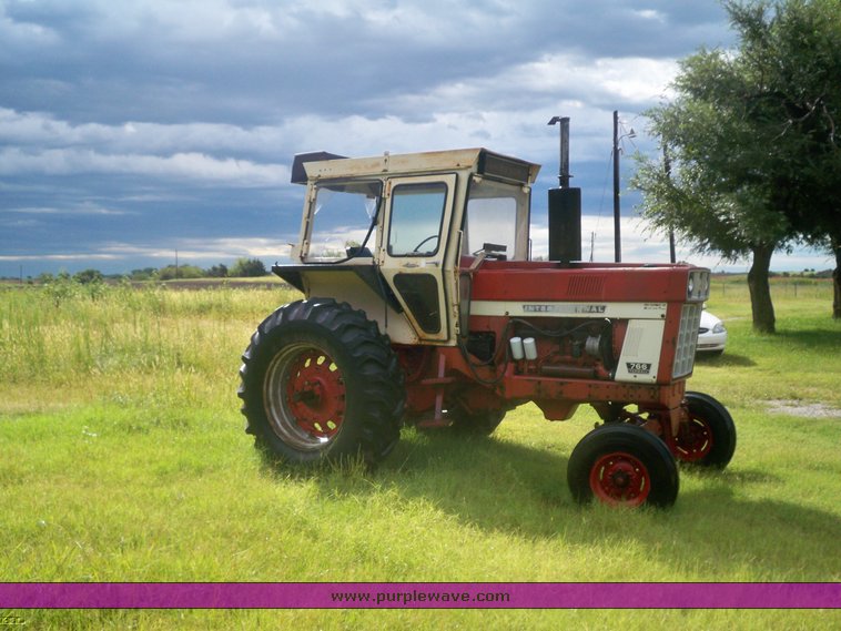 image for item 5747 Farmall International 766 tractor