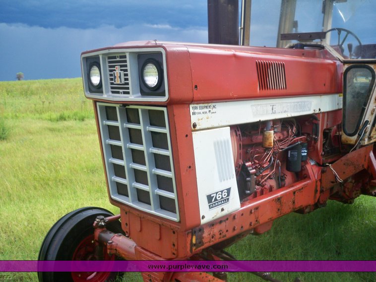 image for item 5747 Farmall International 766 tractor