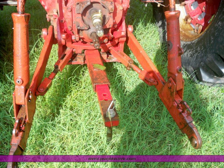 image for item 5747 Farmall International 766 tractor