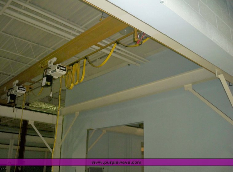 image for item 6942 Gaffey overhead bridge crane on railway