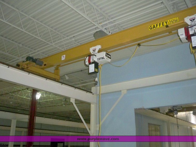 image for item 6942 Gaffey overhead bridge crane on railway