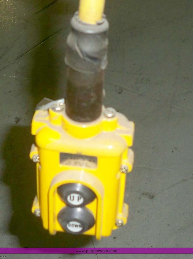 image for item 6942 Gaffey overhead bridge crane on railway