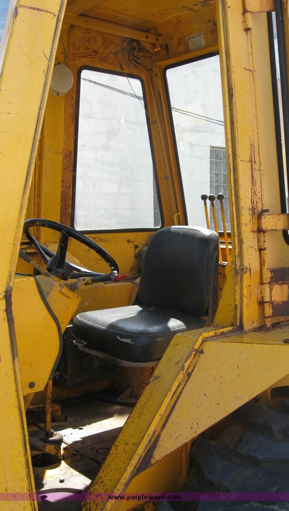image for item 8295 Case 580B back hoe