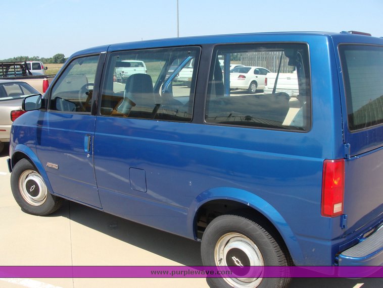 image for item 8353 1994 Chevrolet Astro Van