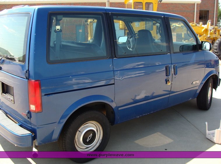 image for item 8353 1994 Chevrolet Astro Van