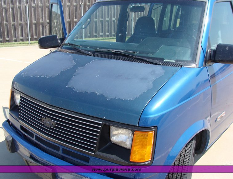image for item 8353 1994 Chevrolet Astro Van