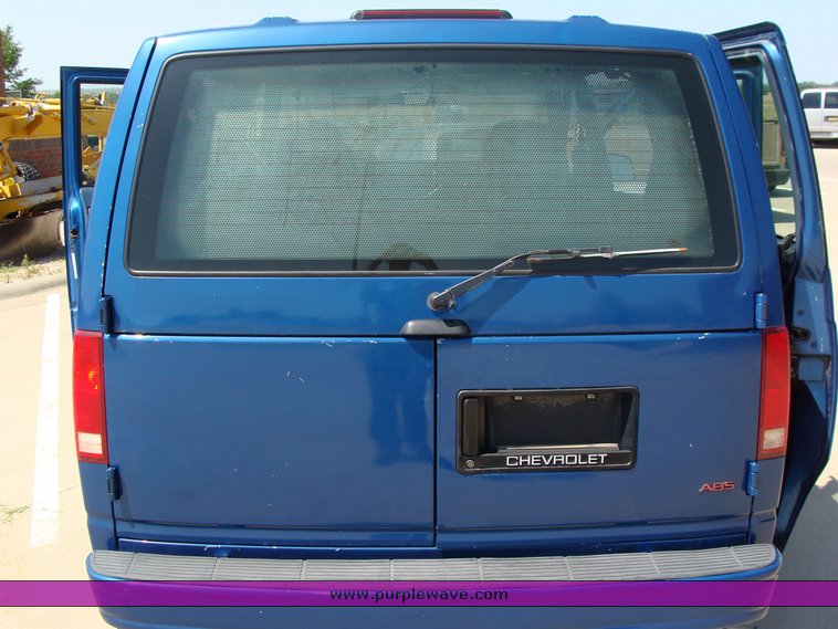 image for item 8353 1994 Chevrolet Astro Van